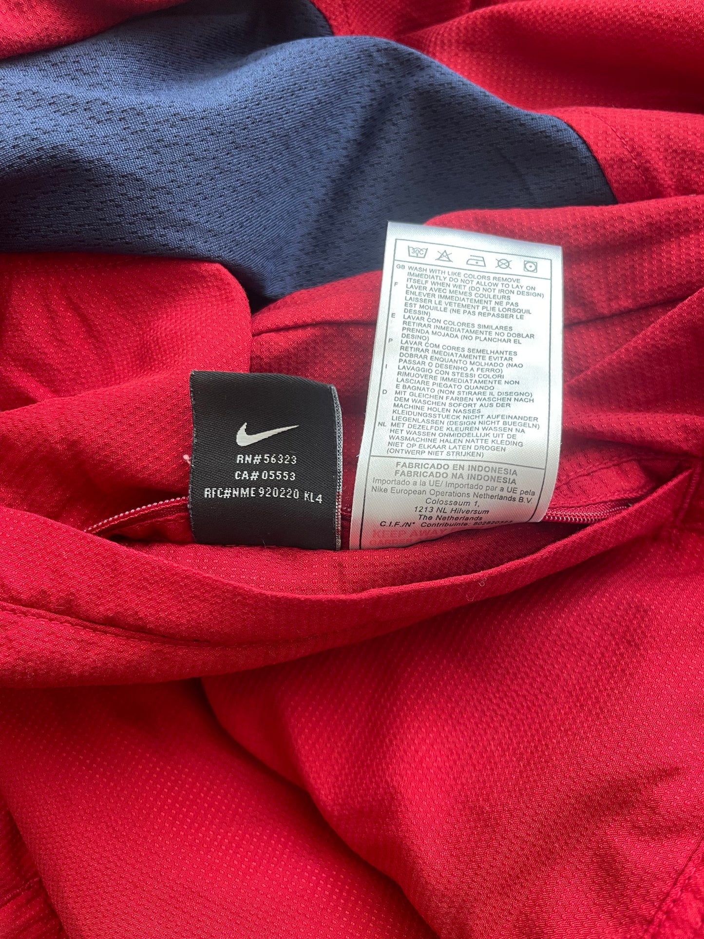 Y2K Barcelona Nike Team 2000 - 2001 Reversible Drill Top 1/4 Zip Red Blue Polyester Nylon Size L