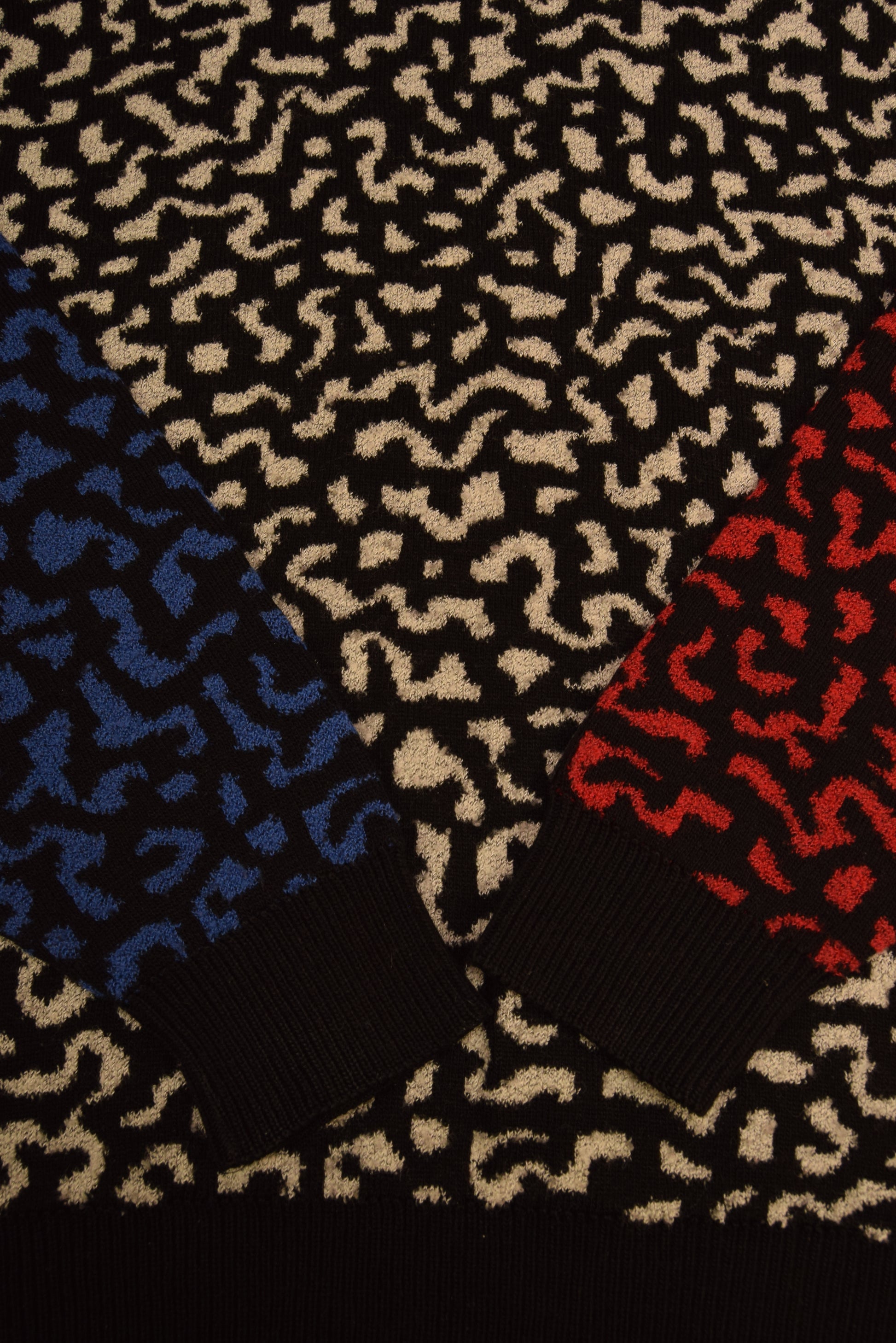 Vintage 90's Carlo Colucci Jumper Made in Germany Size M-L Abstract-Animal Pattern White Grey Red Blue