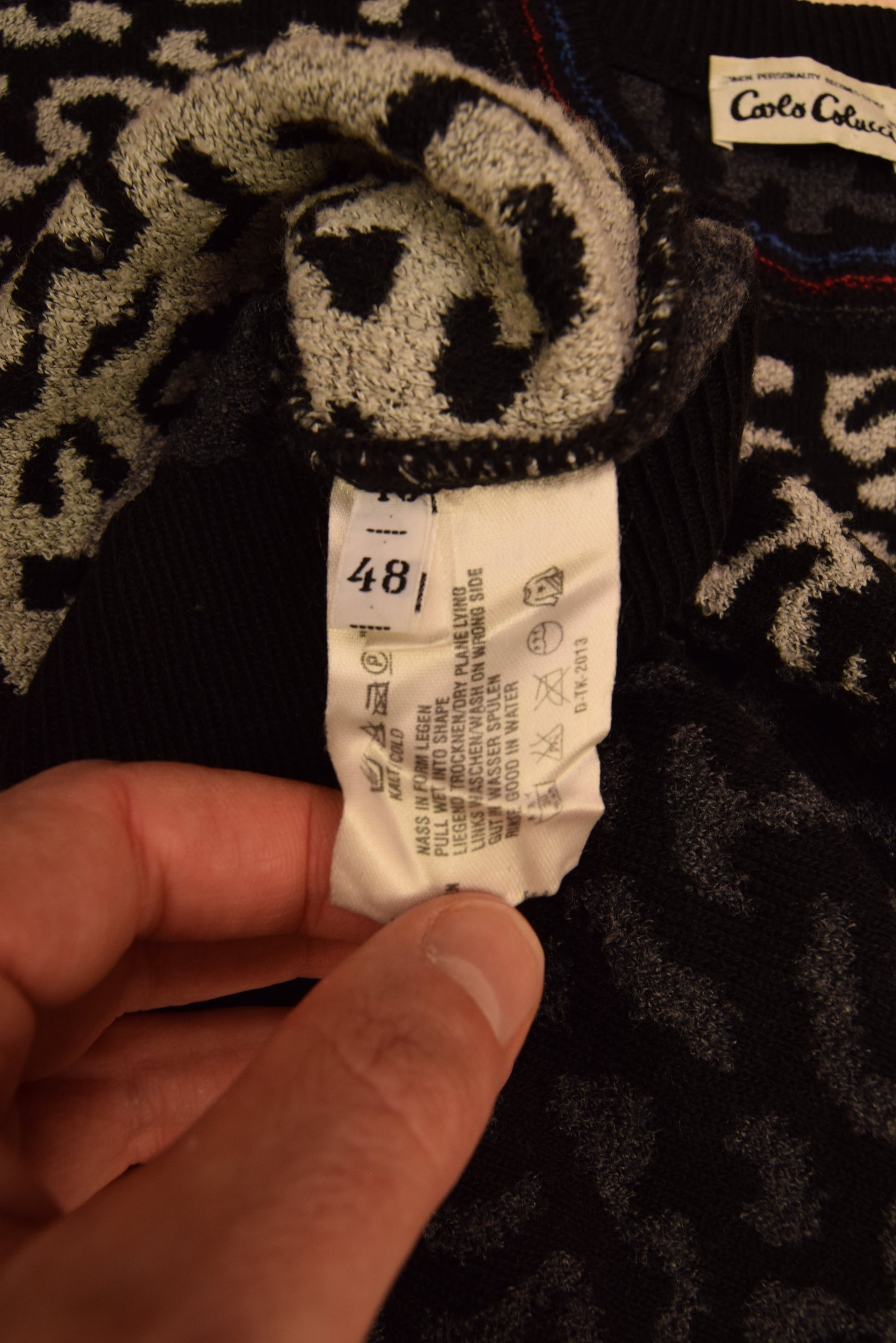 Vintage 90's Carlo Colucci Jumper Made in Germany Size M-L Abstract-Animal Pattern White Grey Red Blue