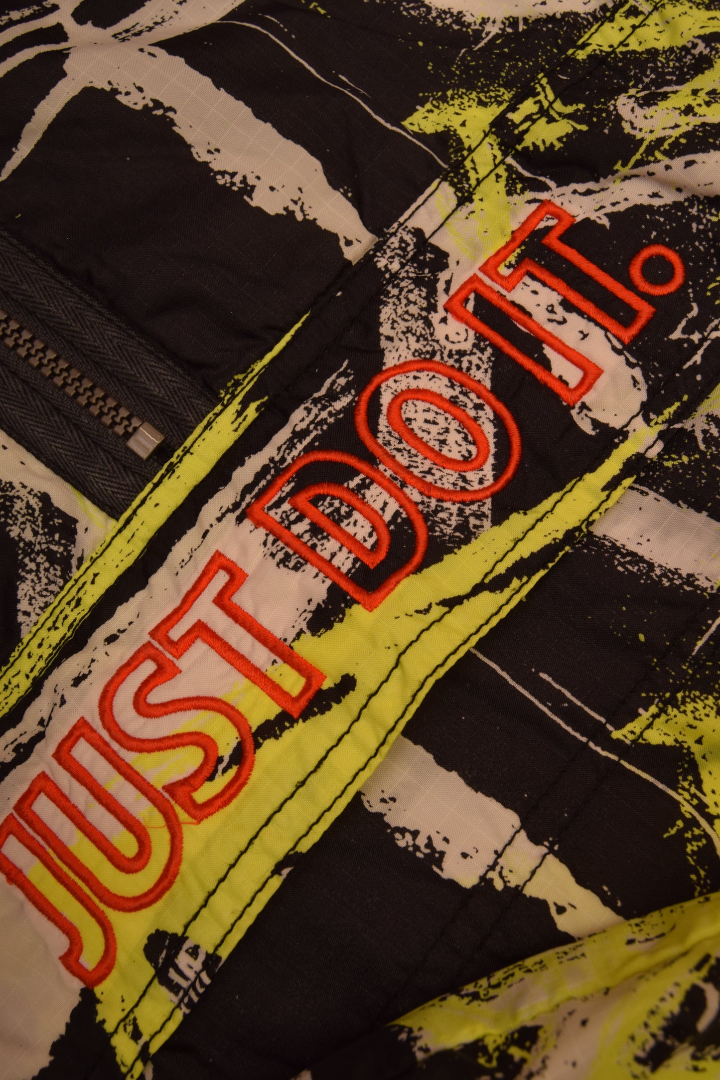 Vintage 90'S Nike Just Do It Hooded Shell Jacket Quarter 1/4 Zip Abstract Pattern Size M Black White Neon Yellow