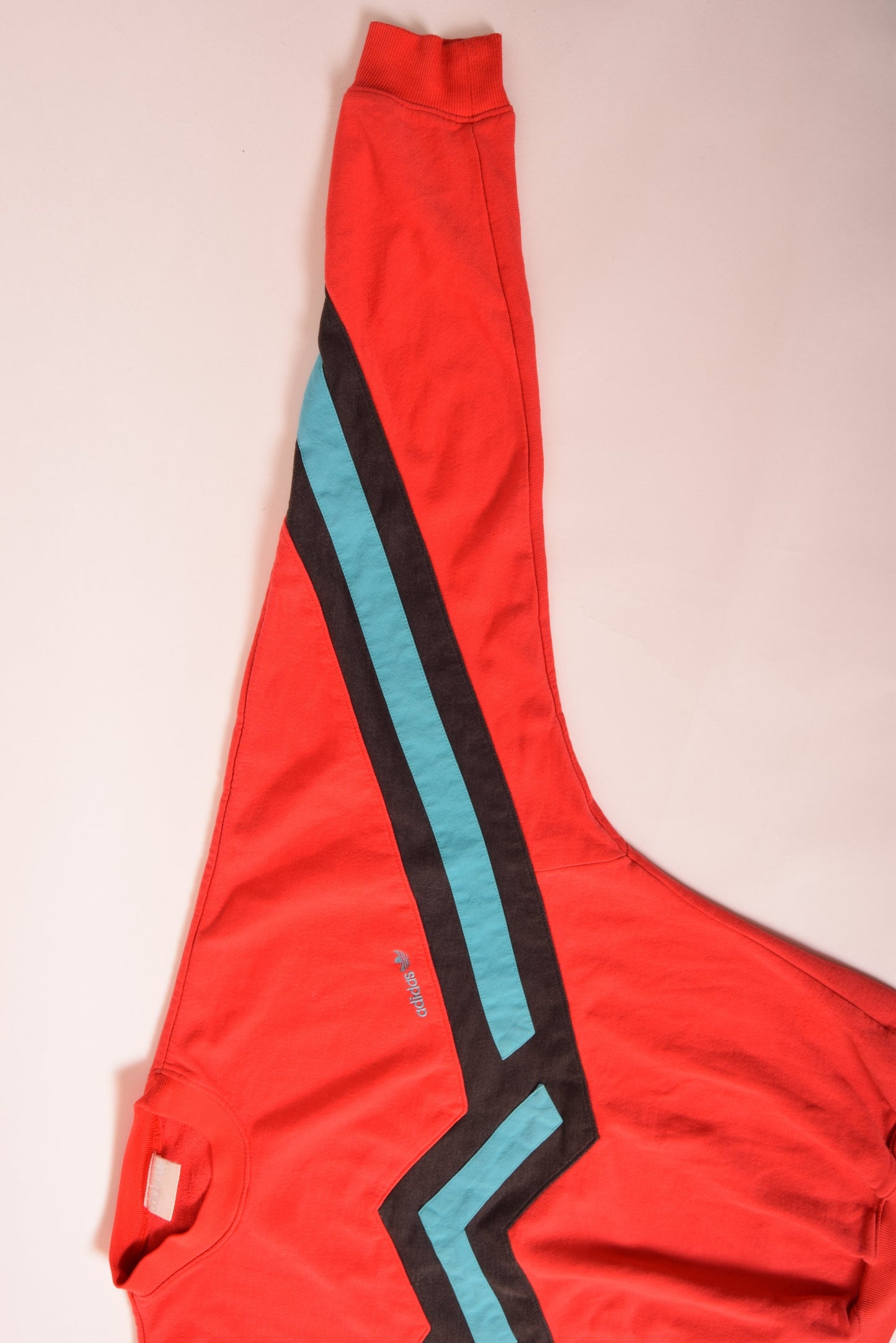 Vintage 90's Sweatshirt Adidas Size S-M Red