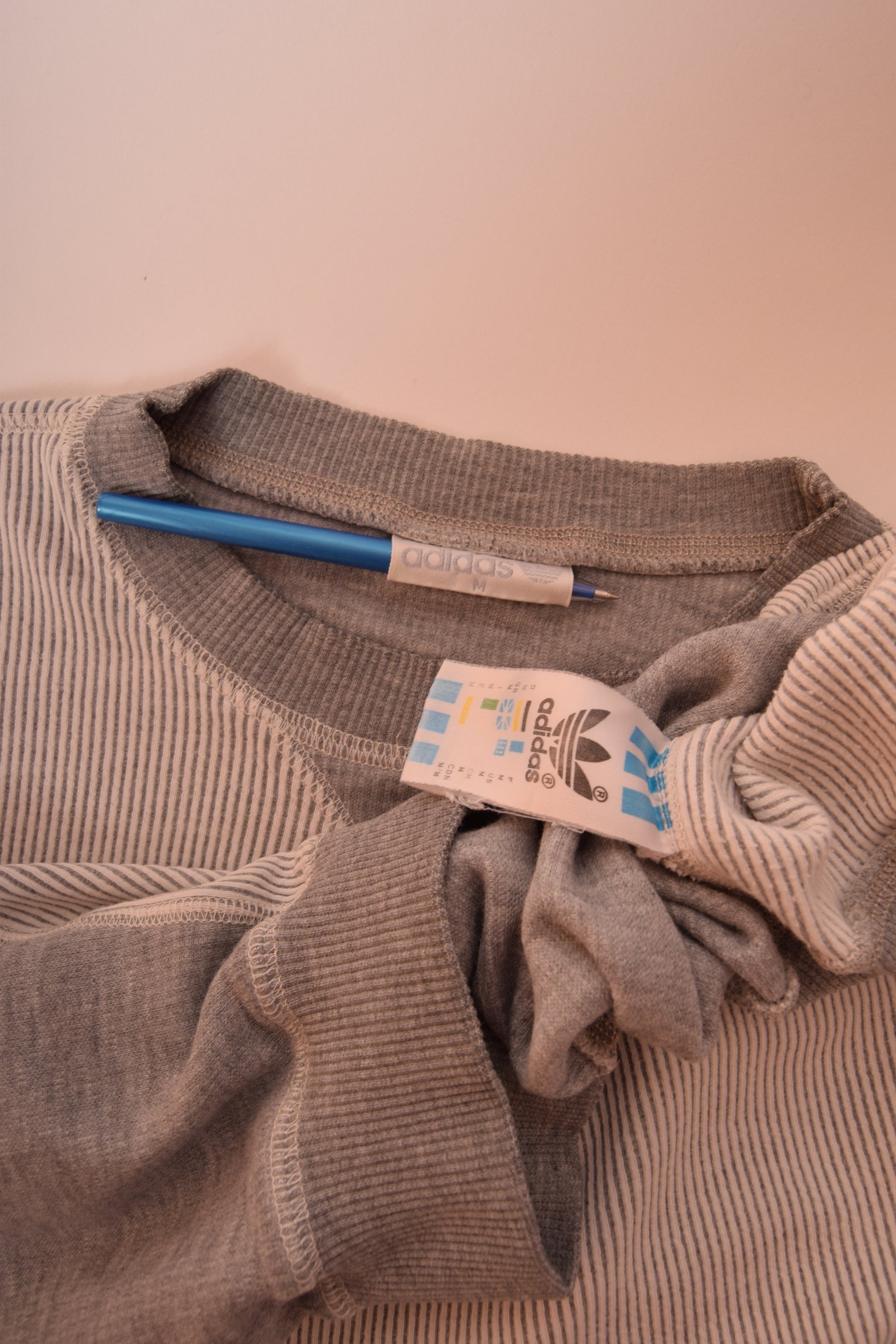 Vintage 90's Adidas Sweatshirt Crew Neck Grey Size L-XL