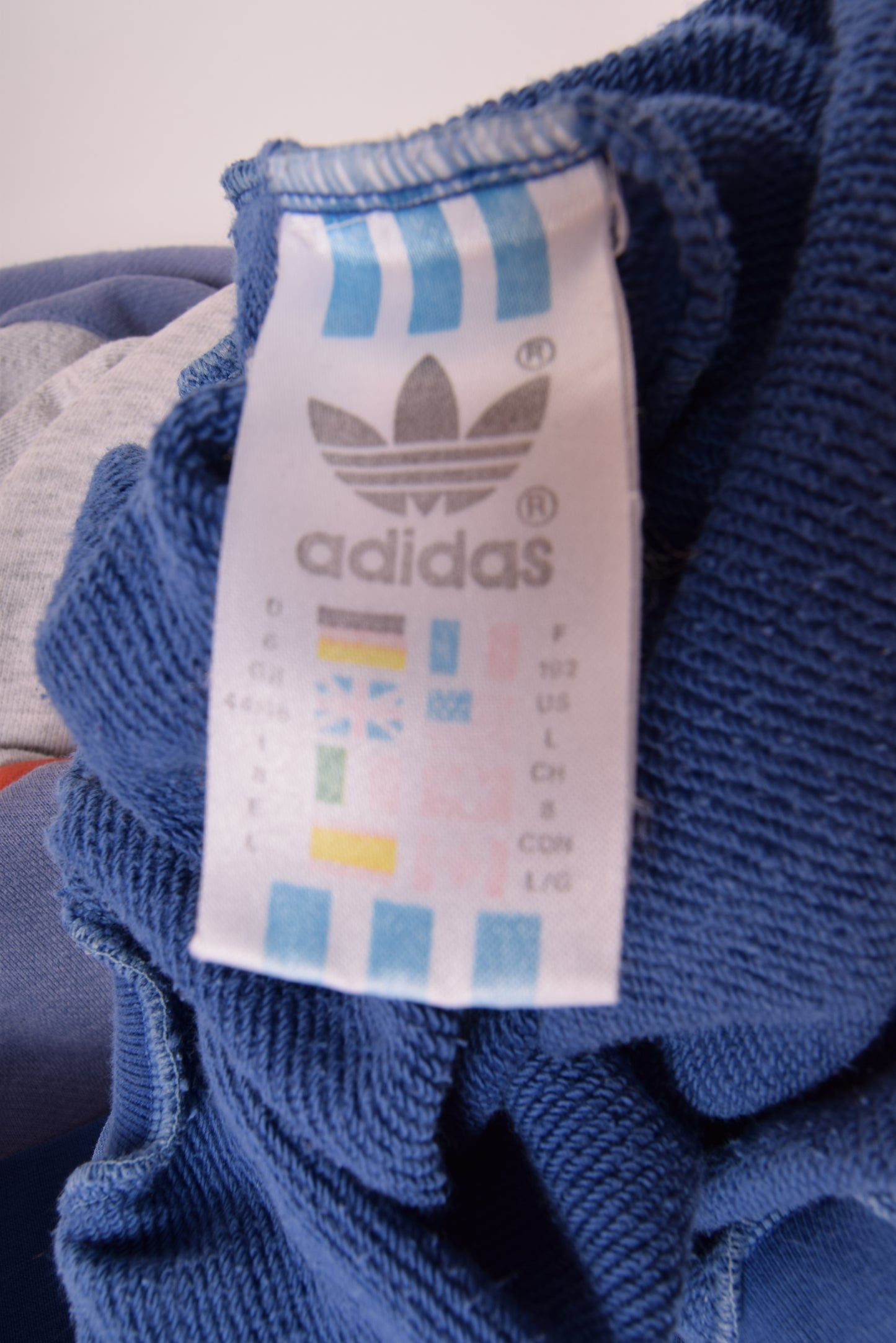 Vintage 90's Adidas Sweatshirt Crew Neck size L-XL