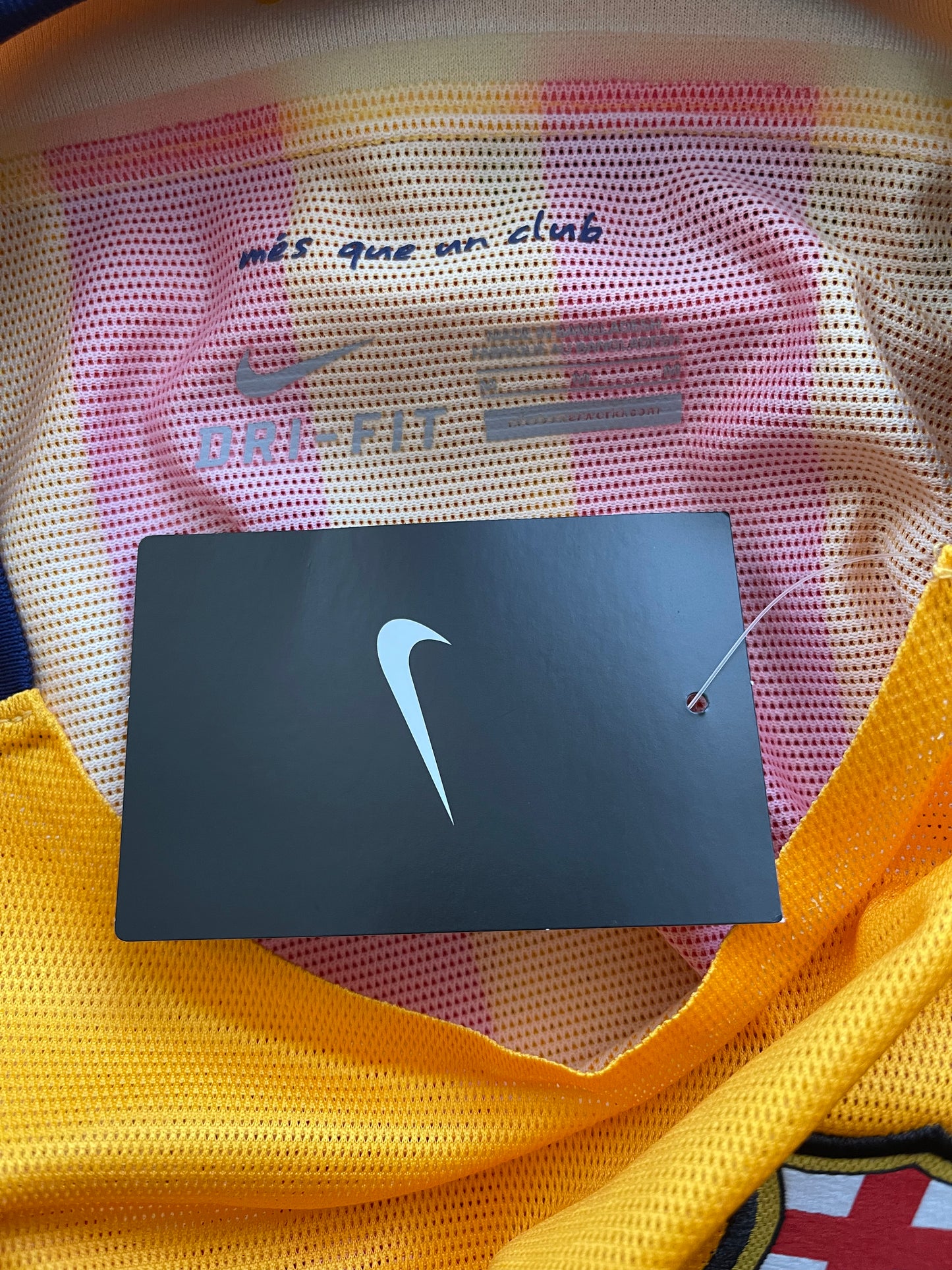 Authentic New FC Barcelona Nike DRI FIT Player's Edition / Issue 2015 - 2016 Away Football Shirt Qatar Airways Unicef Beko BNWT Deadstock Red Blue Size M Golden Yellow