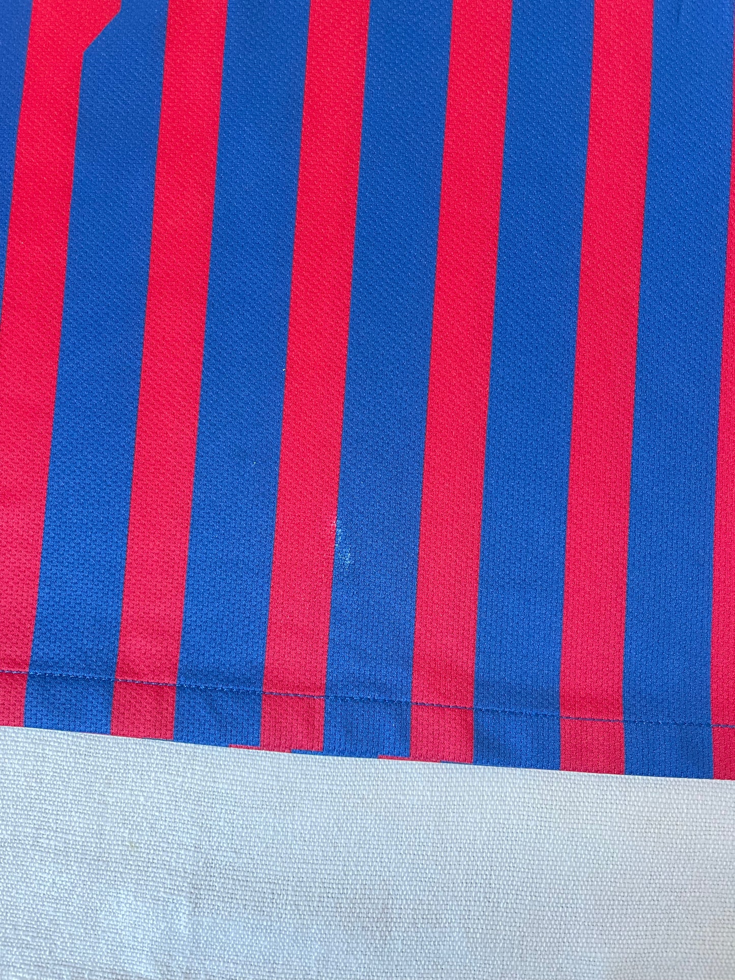 Lionel Messi Barcelona Nike 2011 - 2012 Home Football Shirt #10 Qatar Foundation Unicef Size M Red Blue