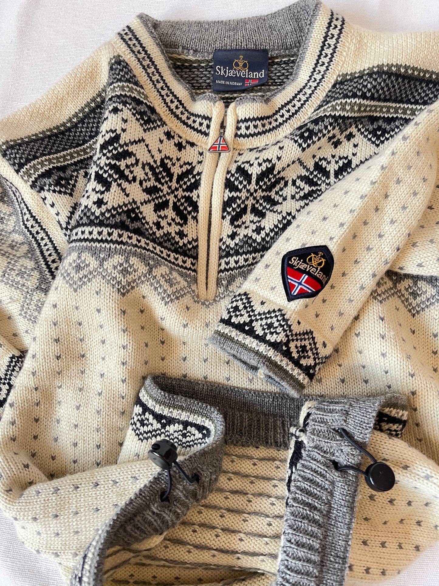Skjæveland Jumper Made in Norway Pure New Wool Snowflake Size XS-S Off White