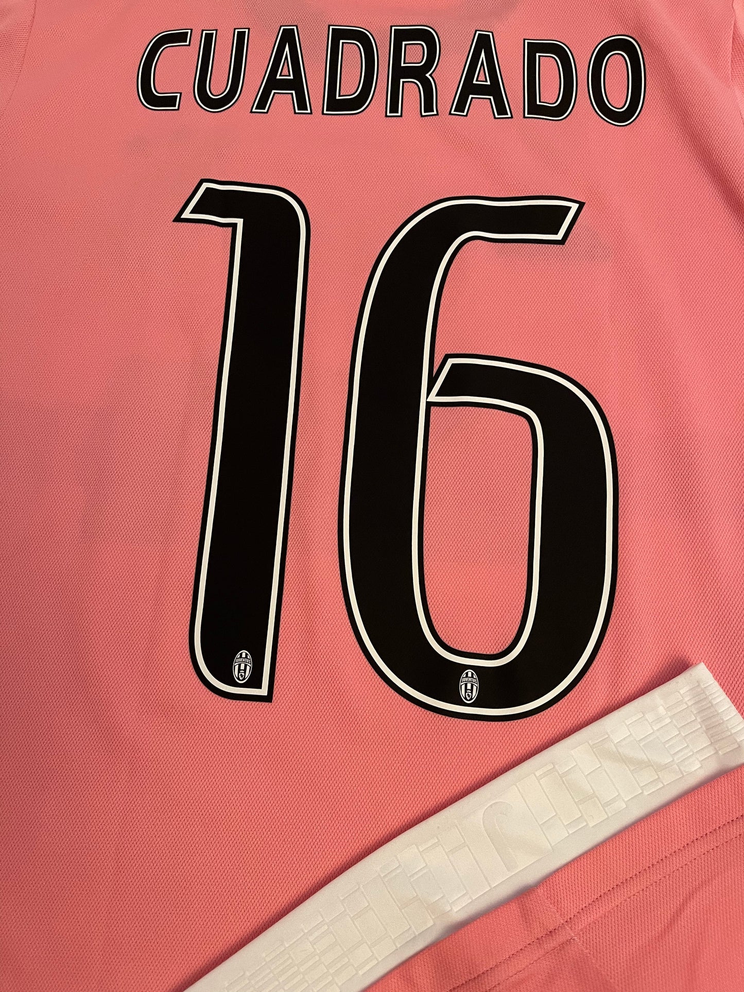 Juventus Torino Cuadrado Adidas 2015-2016 Away Football Shirt Pink No 16 Size S Jeep ClimaCool Drake