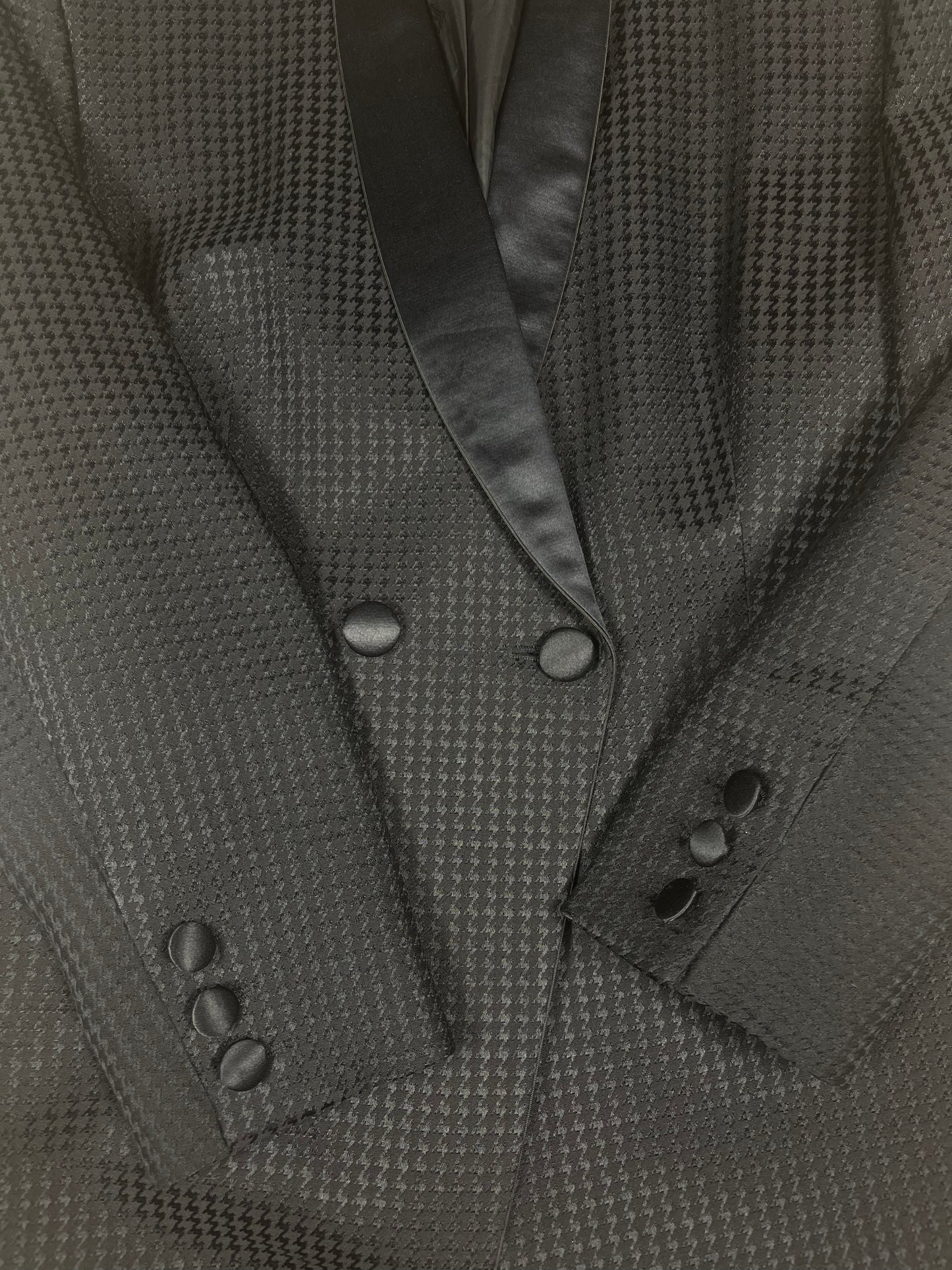 Vintage 90s Escada Margaretha Ley Power Blazer Jacket – Evening Wear Luxury, Structured Shoulders, Sculpted Hourglass Silhouette with Pronounced Darts, Tailored Fitted Cambré Cut, Elongated Shawl Collar Tuxedo Style, Textured Jacquard, Made in Germany