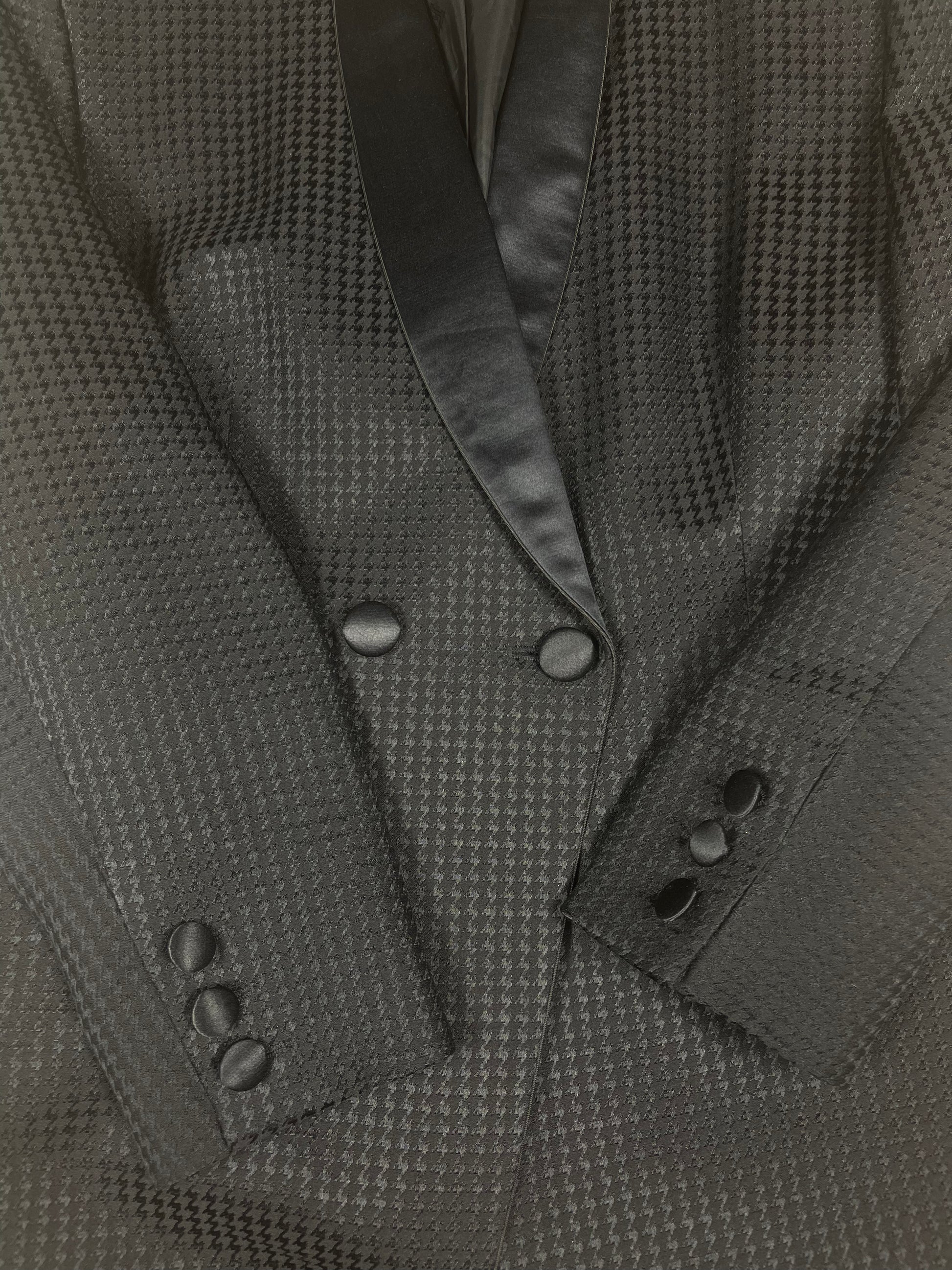 Vintage 90s Escada Margaretha Ley Power Blazer Jacket – Evening Wear Luxury, Structured Shoulders, Sculpted Hourglass Silhouette with Pronounced Darts, Tailored Fitted Cambré Cut, Elongated Shawl Collar Tuxedo Style, Textured Jacquard, Made in Germany