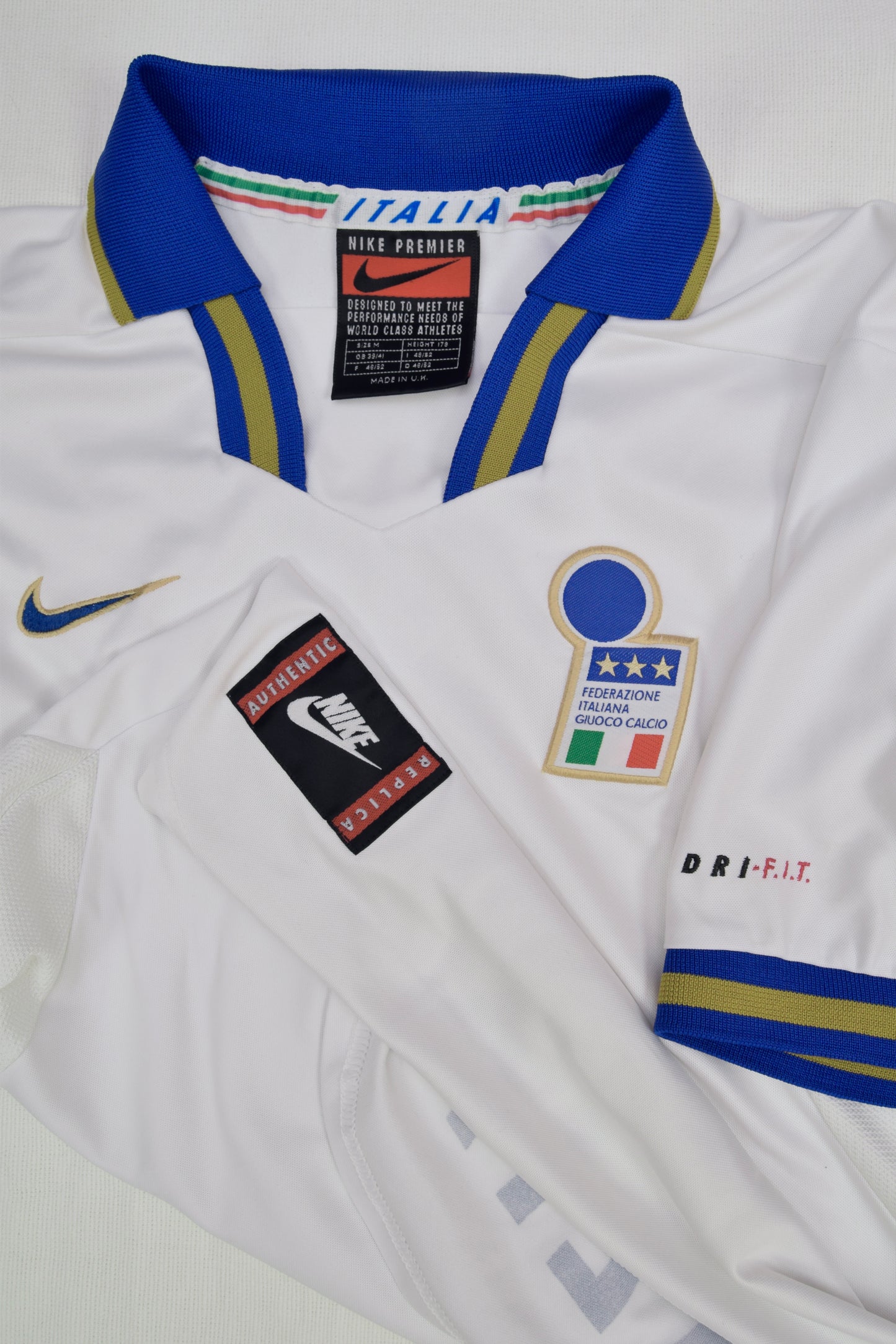 Vintage Italy 1996-1997 Nike Premier DRI FIT Away Football Shirt Size M Euro 96 White Made in UK