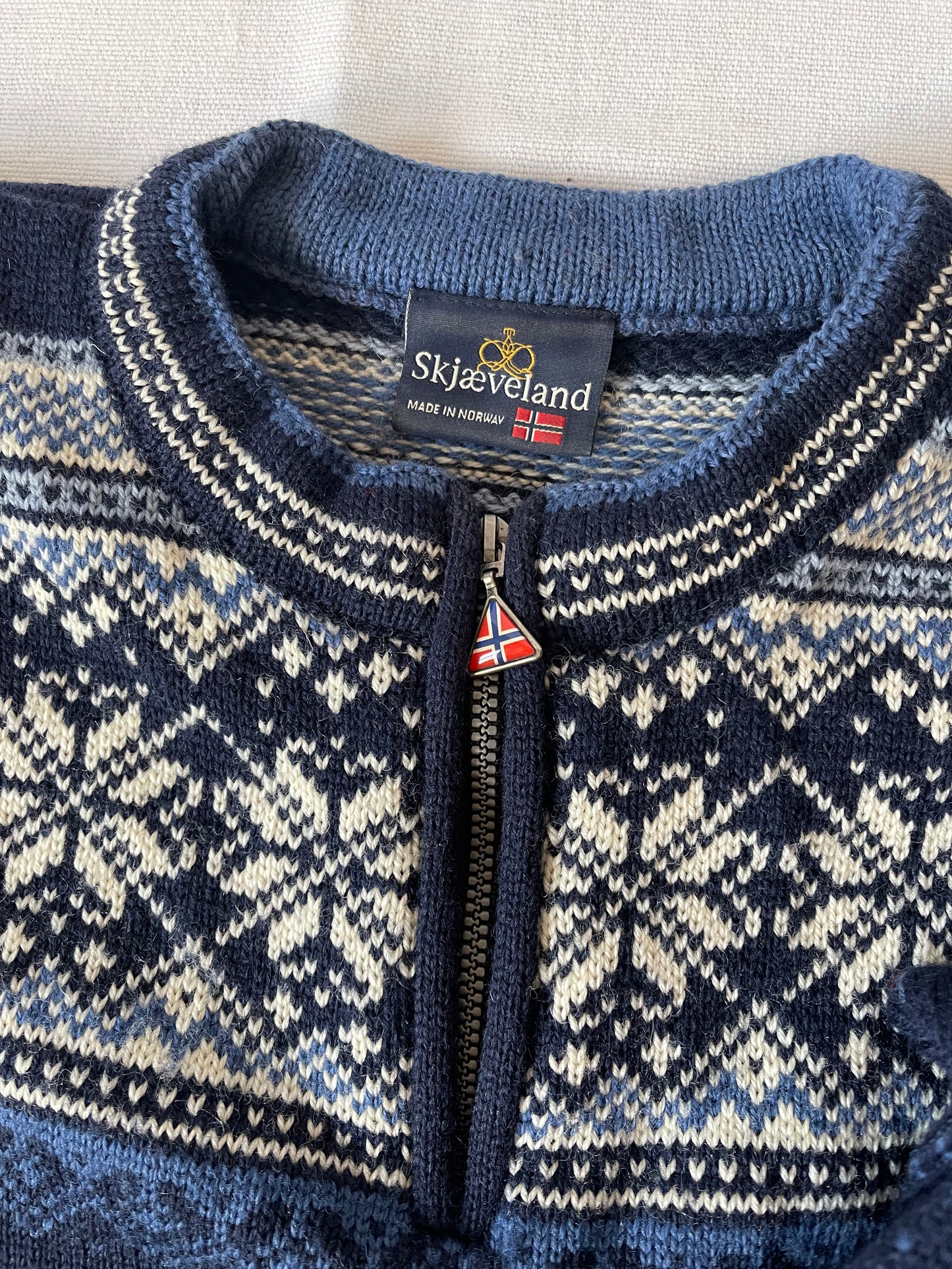 Skjæveland Jumper Made in Norway Pure New Wool Blue Snowflake Size S-M