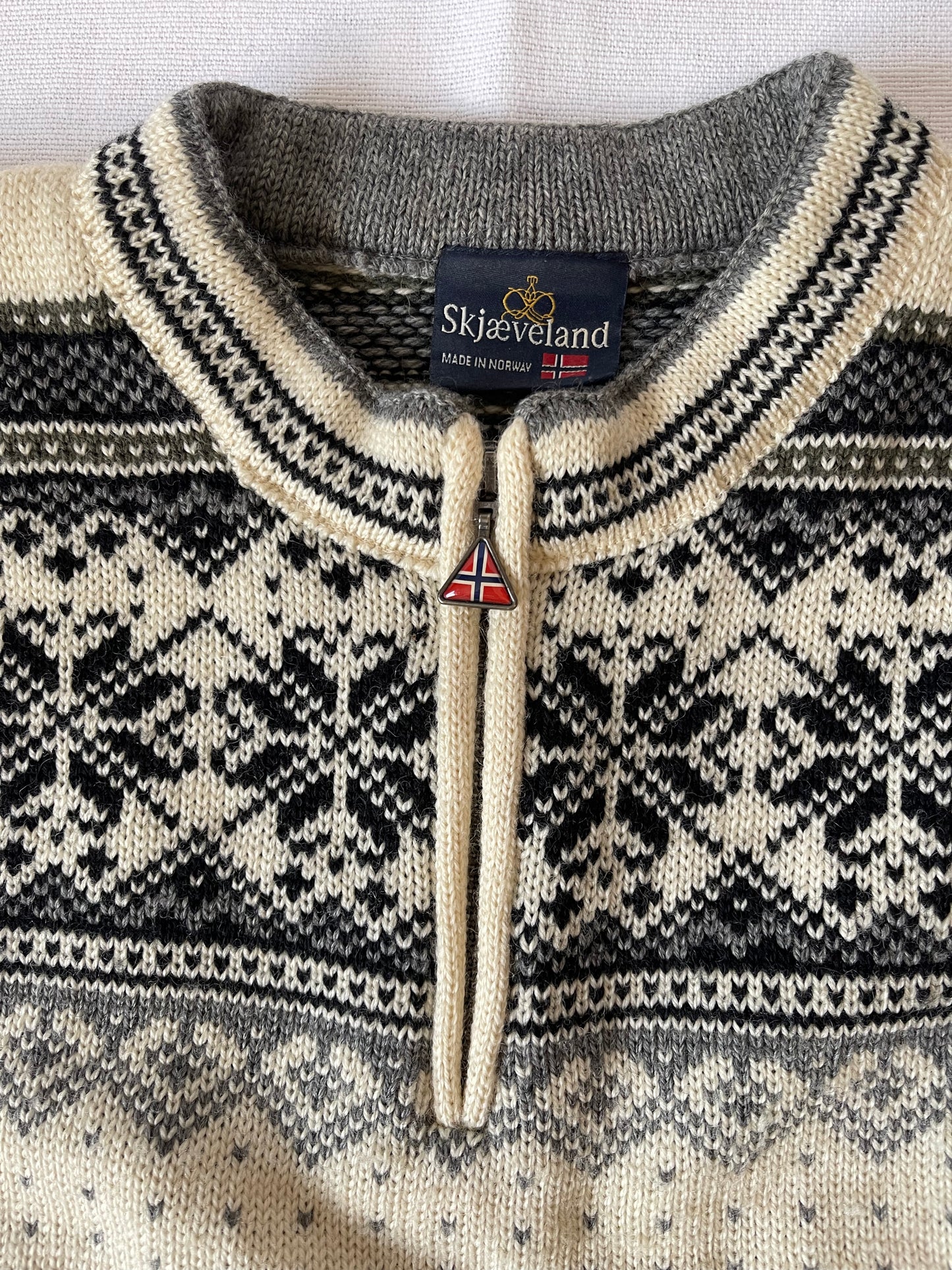 Skjæveland Jumper Made in Norway Pure New Wool Snowflake Size XS-S Off White